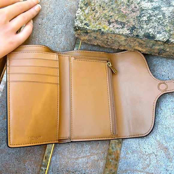 Coach Jade Medium Envelope Wallet In Signature Canvas - Picture 4 of 5